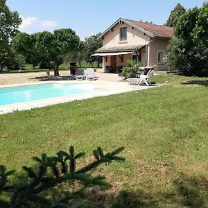 Appartement à La Campagne Avec Piscine, Biziat